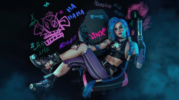 Jinx from Arcane sits in a Secretlab chair