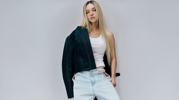Sydney Sweeney in a white tank top and jeans