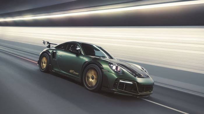 Green Porsche 911 Turbo S Techart GTstreet R in Tunnel