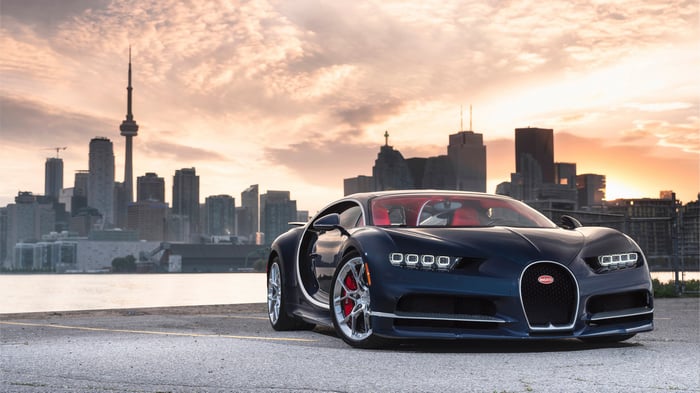 Bugatti Chiron in Toronto with CN Tower