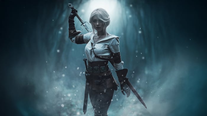 Ciri of Cintra holding a sword