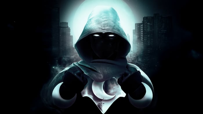 Moon Knight in front of a city skyline