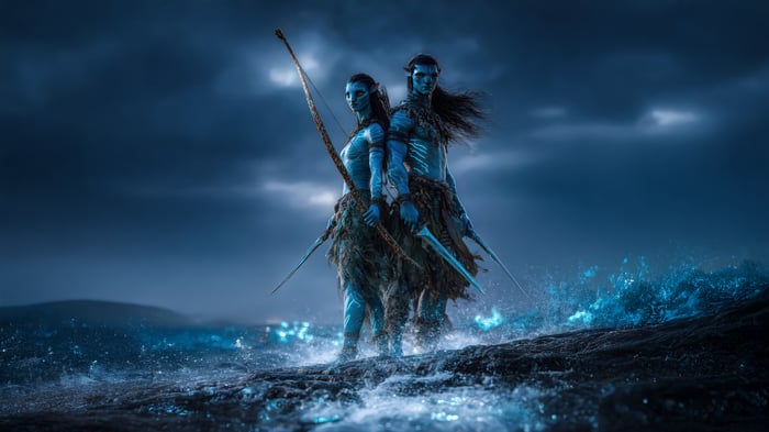 Avatar Na'vi couple with bow and sword in water