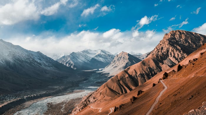 Himalayan Majesty Pathway Through The Clouds