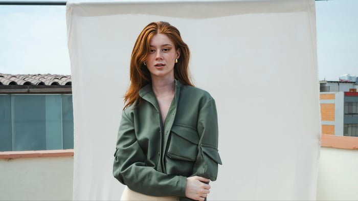 Girl in green jacket on rooftop photoshoot