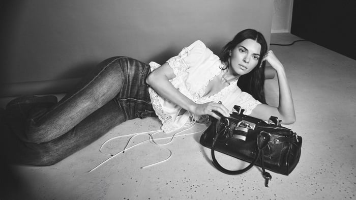 Kendall Jenner with Chloe Paddington Bag