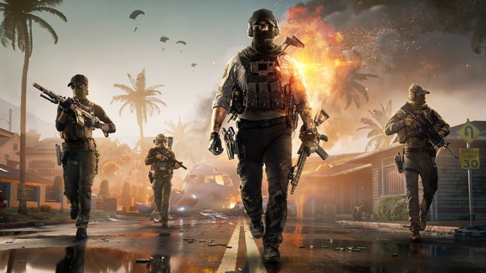 Battlefield soldiers advancing in a war-torn town