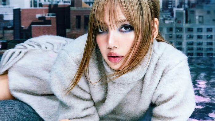 Lisa from BLACKPINK in a grey sweater