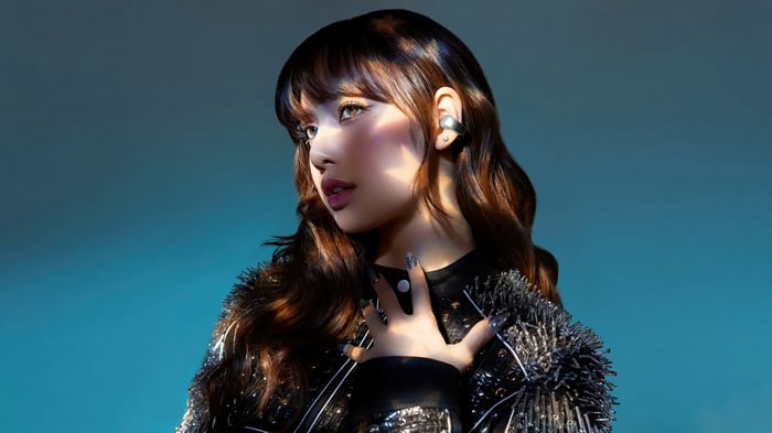 Lisa from BLACKPINK posing with a blue background
