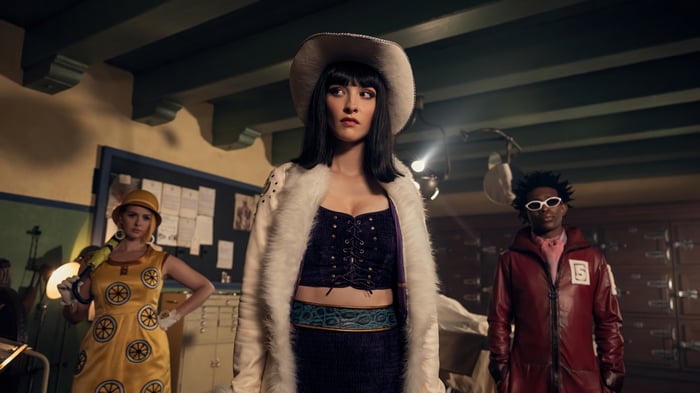 Nico Robin and companions in One Piece 4K