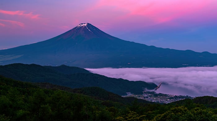 Mount Fuji with Fog and Pink Sky 4K