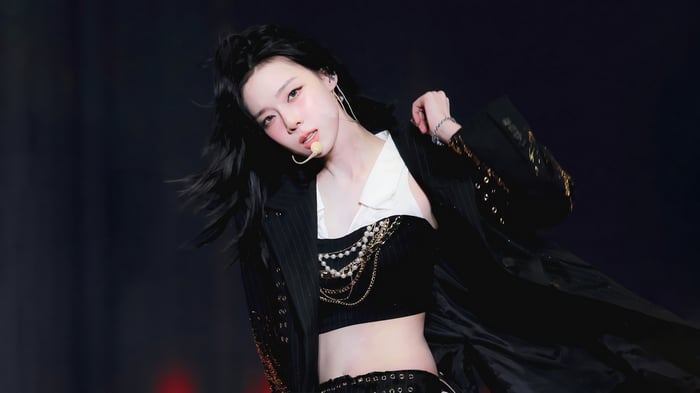 Winter from Aespa performing on stage