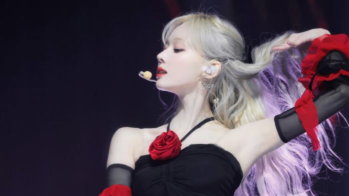 Winter from Aespa performing on stage