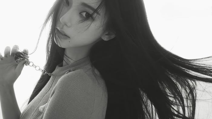 Karina from Aespa in monochrome 4K