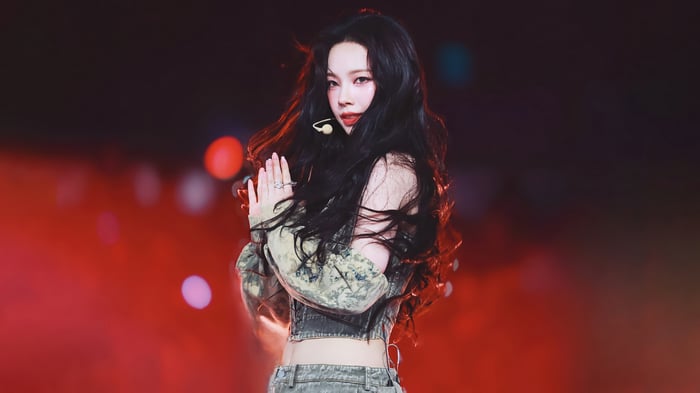 Karina of Aespa performing on stage in 4K