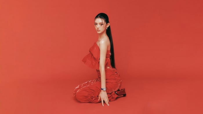 Danielle from NewJeans in red outfit
