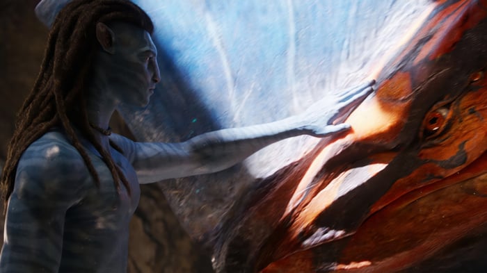 Jake Sully and creature in Avatar: Fire and Ash 4K