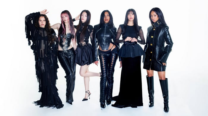 KATSEYE Members in Black Outfits 4K