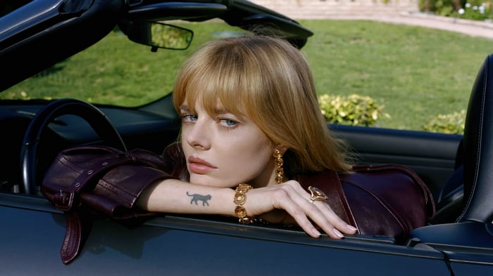 Samara Weaving in a convertible car