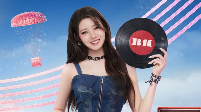 Rora from BABYMONSTER holding a vinyl record
