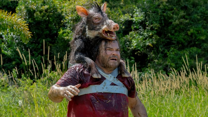 Jack Black with a creature in Anaconda - 2025 4K