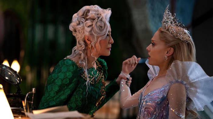 Madame Morrible and Glinda in Wicked: For Good 4K