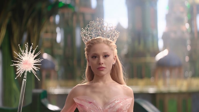 Ariana Grande as Glinda in Wicked: For Good 4K