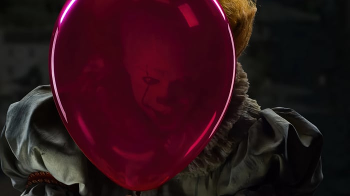 Pennywise with a Red Balloon 4K