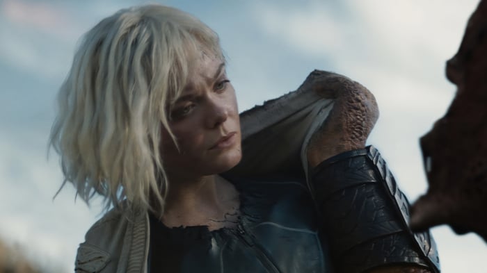 Elle Fanning in Predator: Badlands 4K