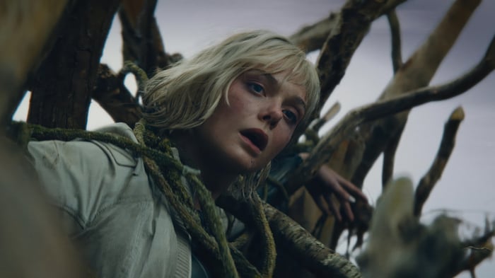 Elle Fanning in Predator: Badlands 4K