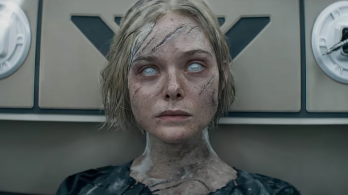 Elle Fanning in Predator: Badlands 4K