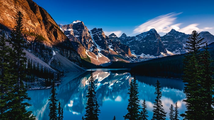 Moraine Lake and Mountains 4K