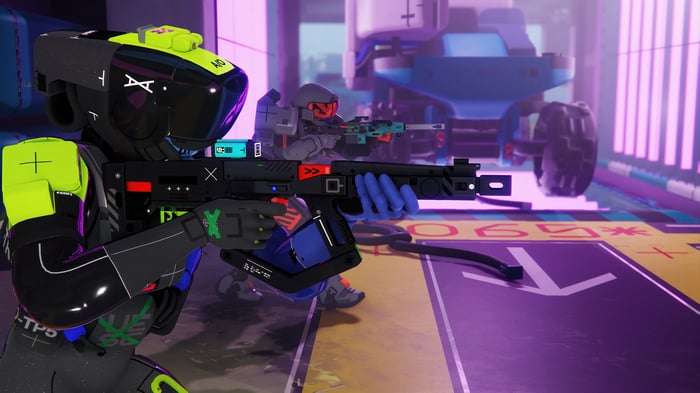 Marathon Game: Two soldiers with futuristic weapons