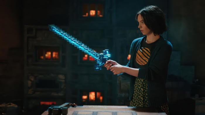 Emma Myers holds a glowing Minecraft sword