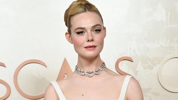 Elle Fanning at an Oscar event