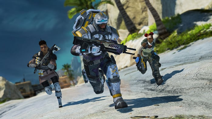 Apex Legends: Newcastle, Bangalore, and Lifeline on a beach