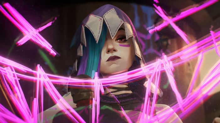 Jinx from Arcane surrounded by pink energy