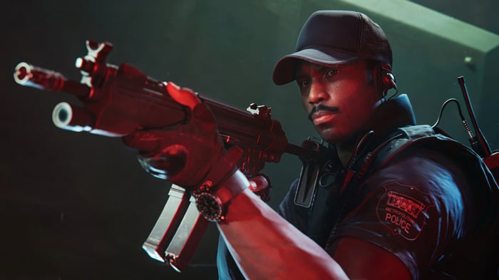 Metropolitan Police Officer with Gun in 4K
