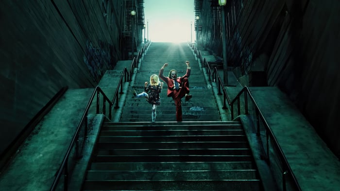 Joker and Harley Quinn dancing on stairs 4K