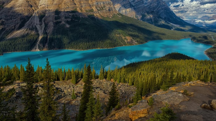 Peyto Lake and Mountains in Banff National Park, Canada 4K