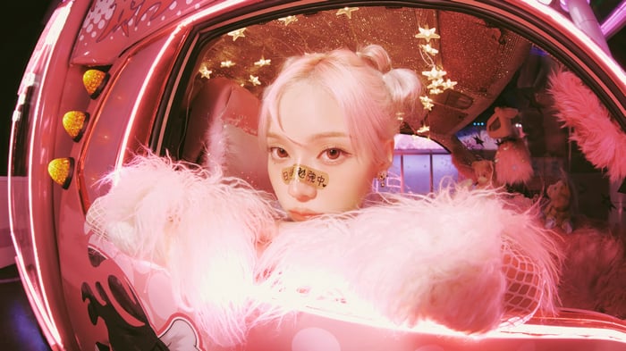 Winter from Aespa in a pink car with fluffy trim