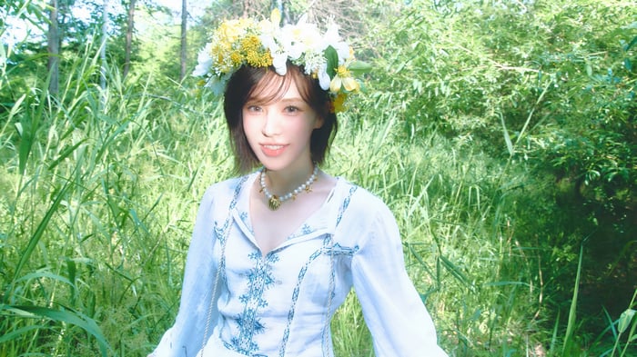 Wendy from Red Velvet in a floral crown