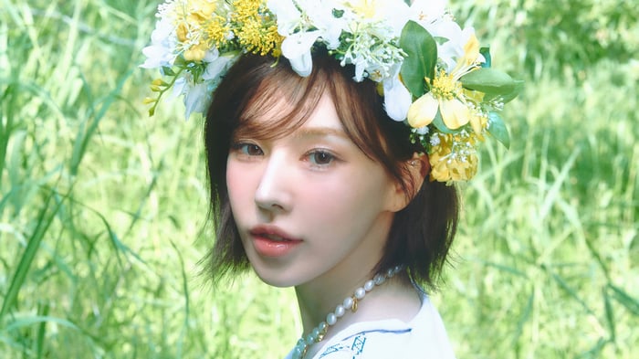 Wendy from Red Velvet wearing a flower crown