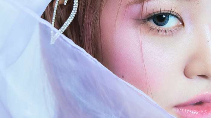 K-pop singer Yeri from Red Velvet with heart earrings