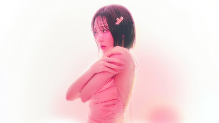 Wendy from Red Velvet in pink dress