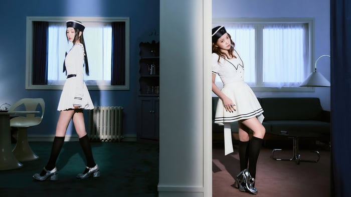 Red Velvet's Joy and Yeri in sailor outfits