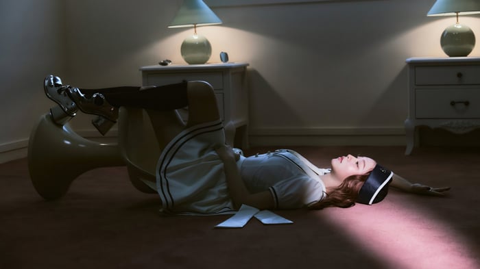 Yeri from Red Velvet lying on the floor