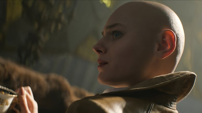 Cassandra Nova (Emma Corrin) in 4K