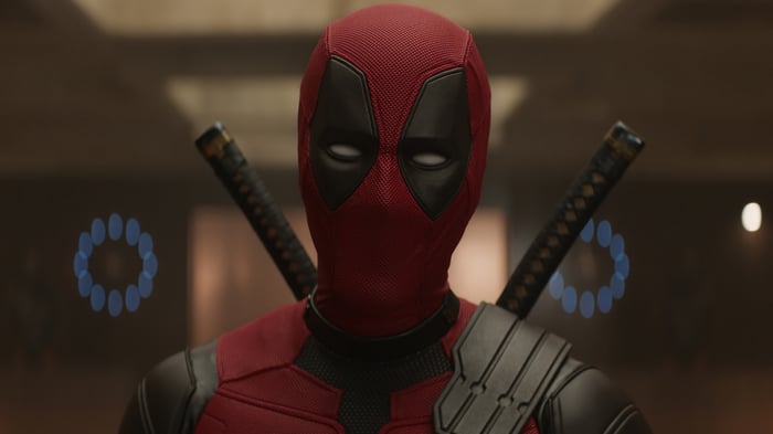 Deadpool with swords 4k