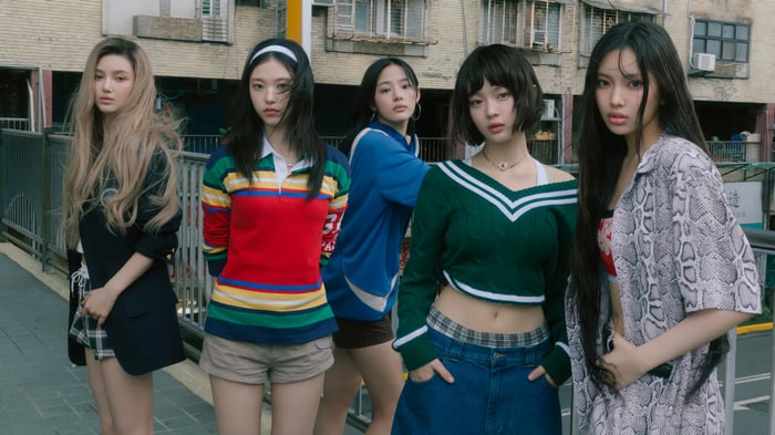 NewJeans members in casual outfits